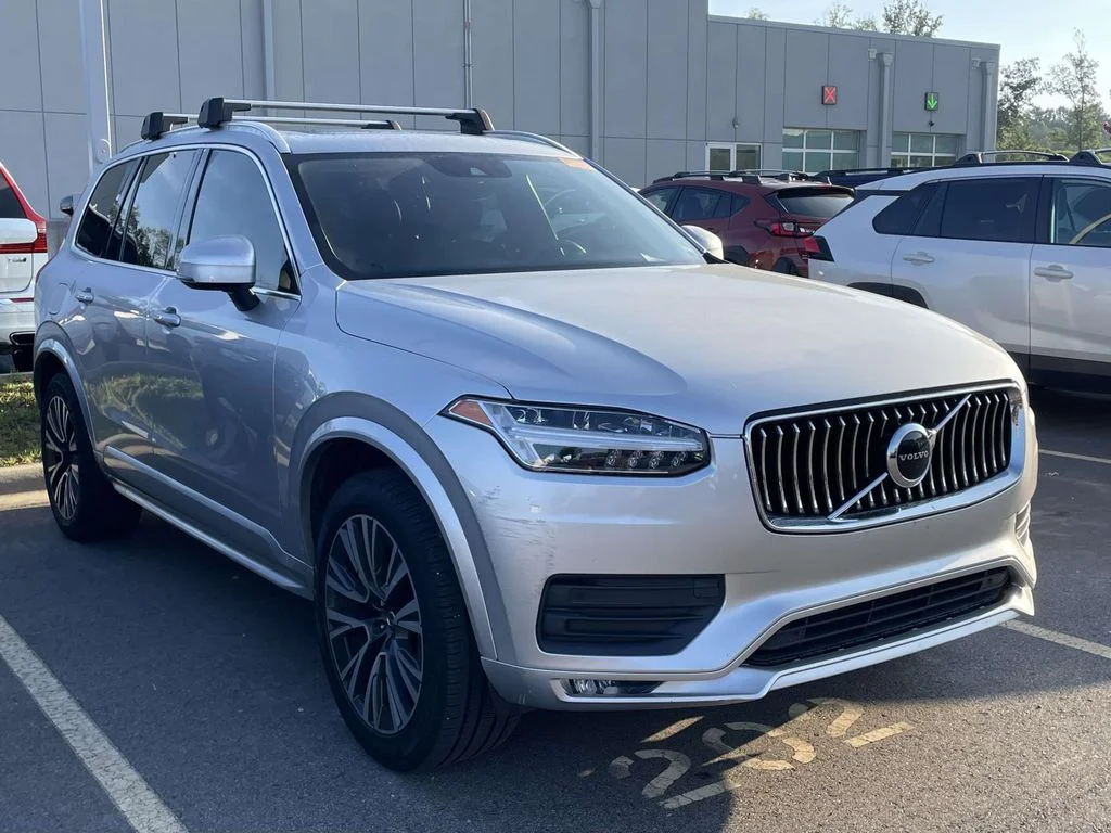 Used 2020 Bright Silver Metallic Volvo Momentum image 1