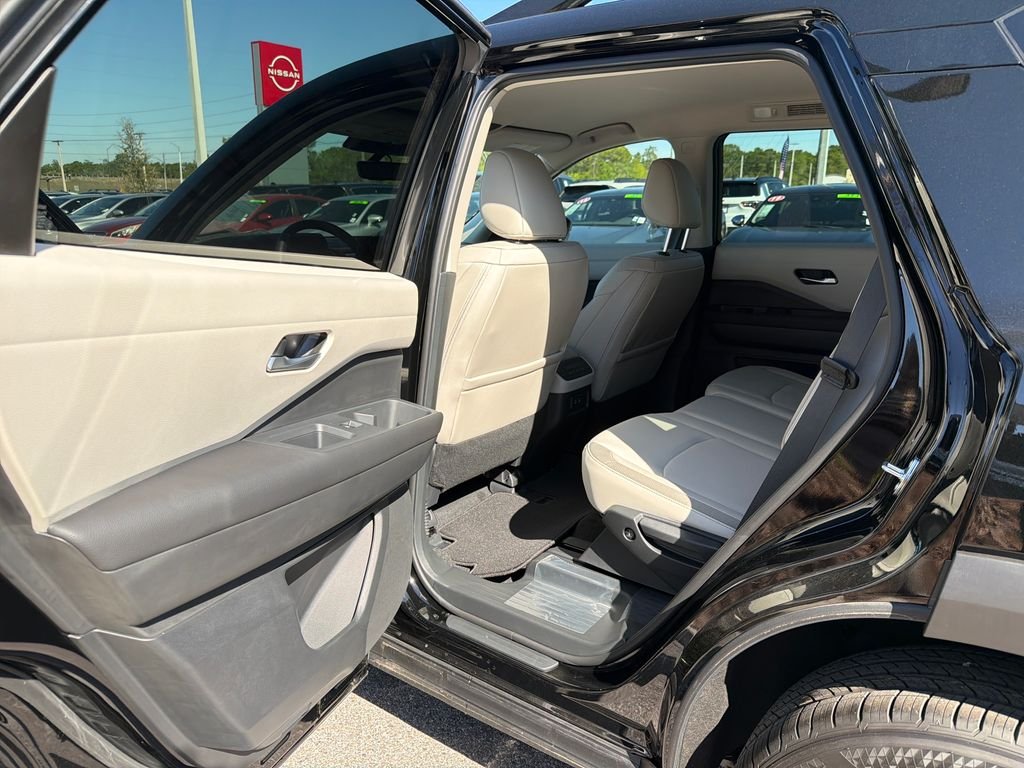 New 2026 Nissan Pathfinder SL 4D Sport Utility