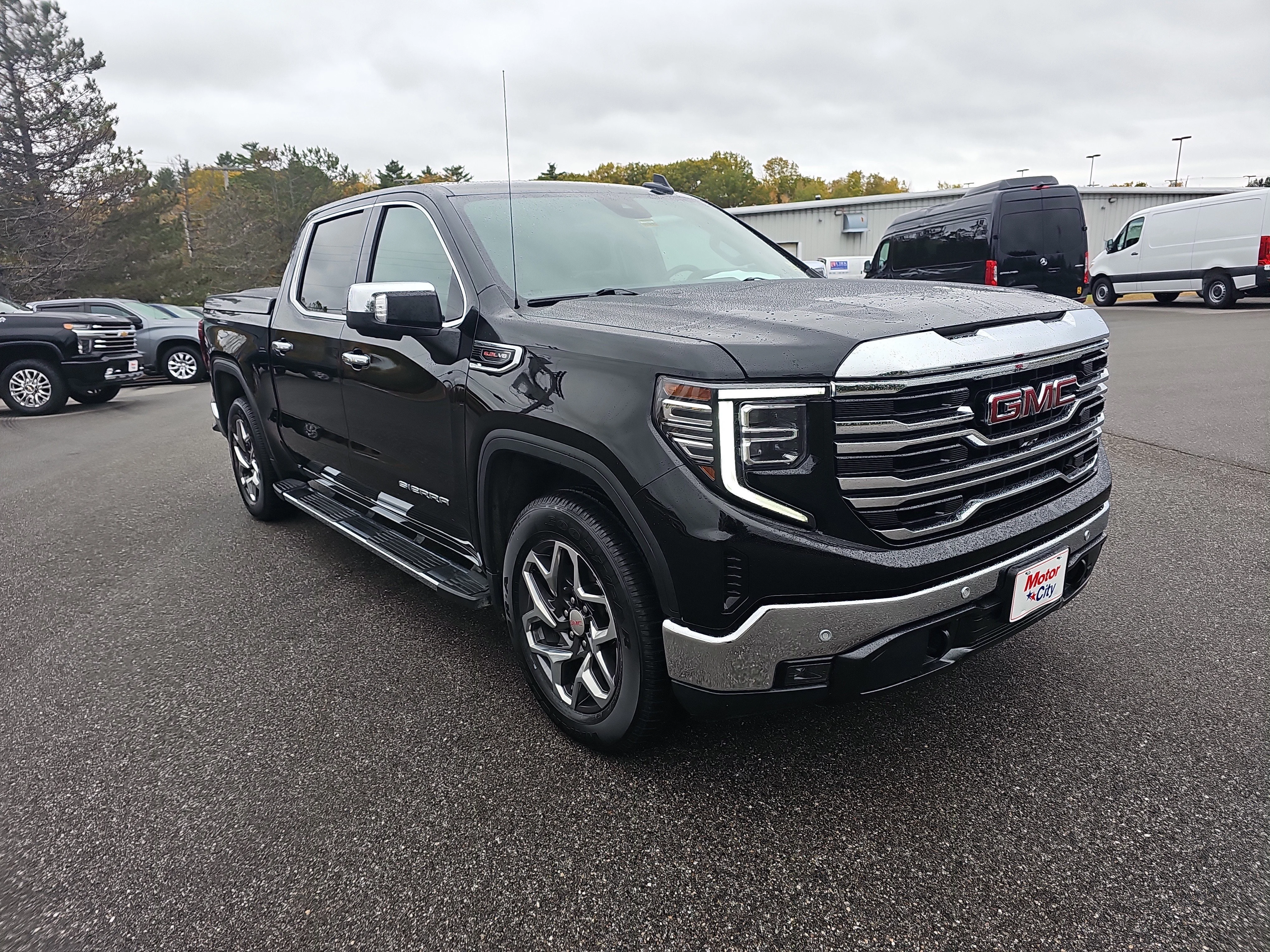Used 2023 Onyx Black GMC SLT image 7