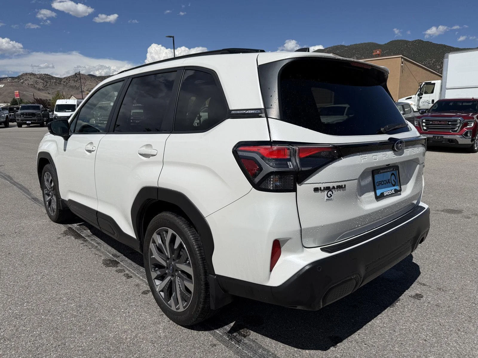 Used 2025 Crystal White Pearl Subaru Touring image 4