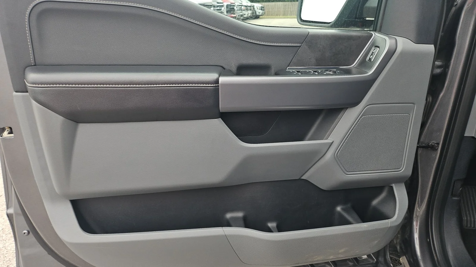 Used 2025 Light Blue Clearcoat Metallic Ford XLT 4WD image 12