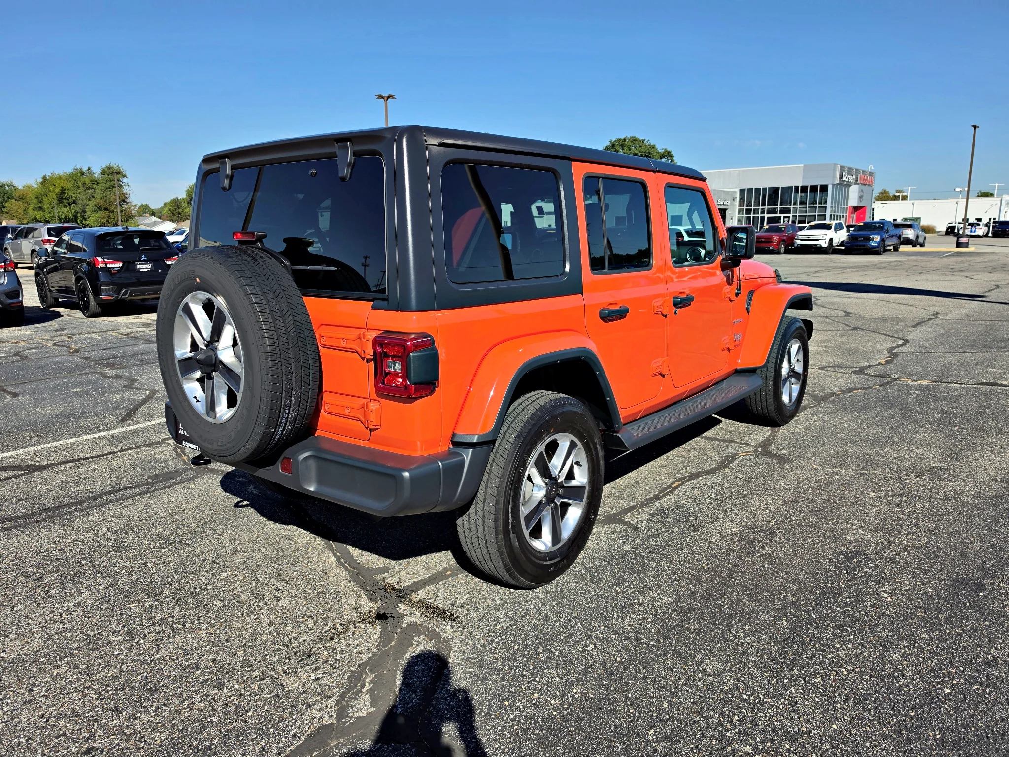 Used 2018 Punkn Metallic Clearcoat Jeep Sahara image 6