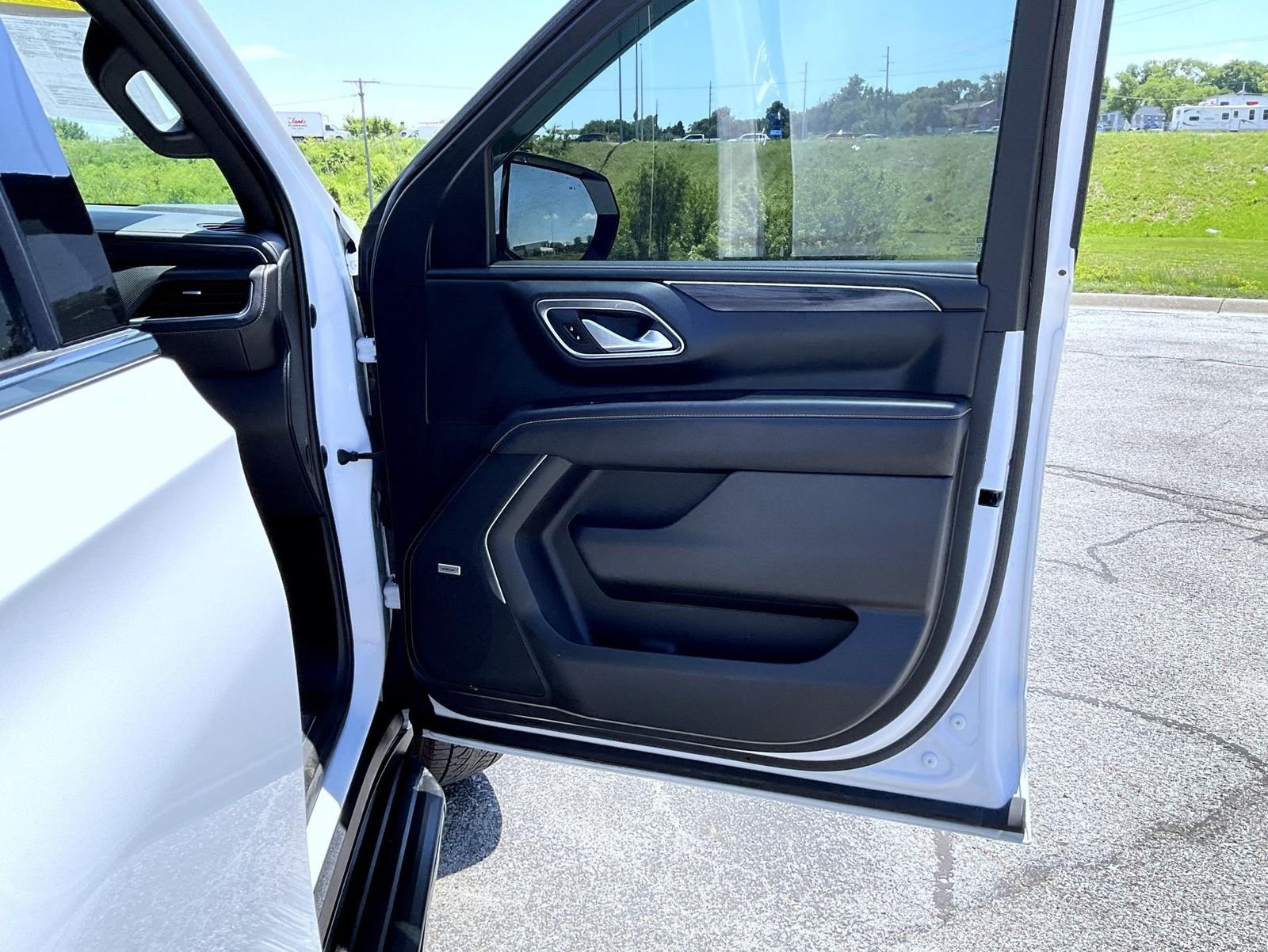 Used 2022 White GMC SLT image 16