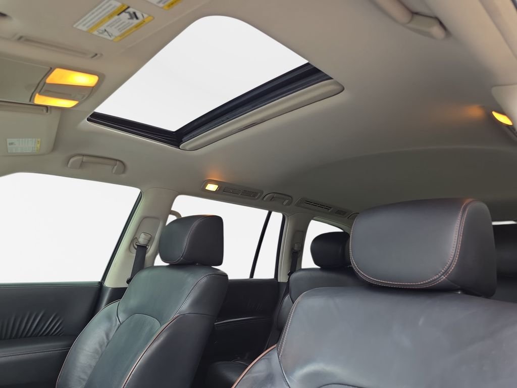 Used 2017 White Nissan Platinum image 30