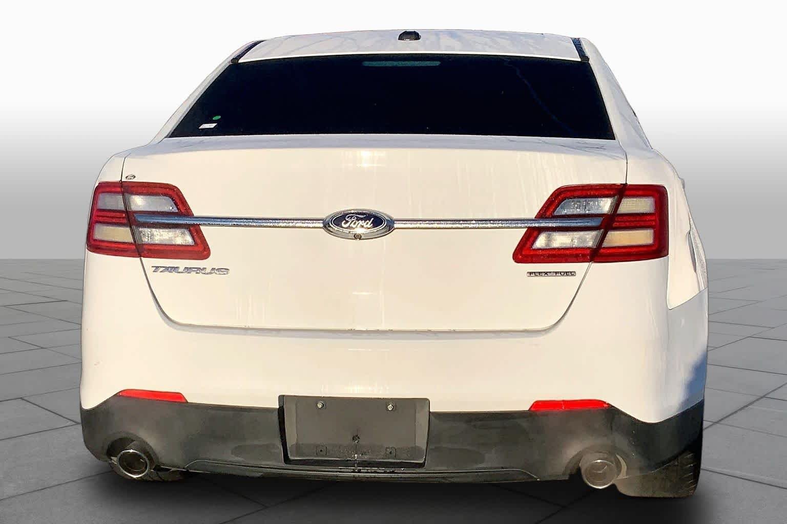Used 2017 Oxford White Ford SE image 5