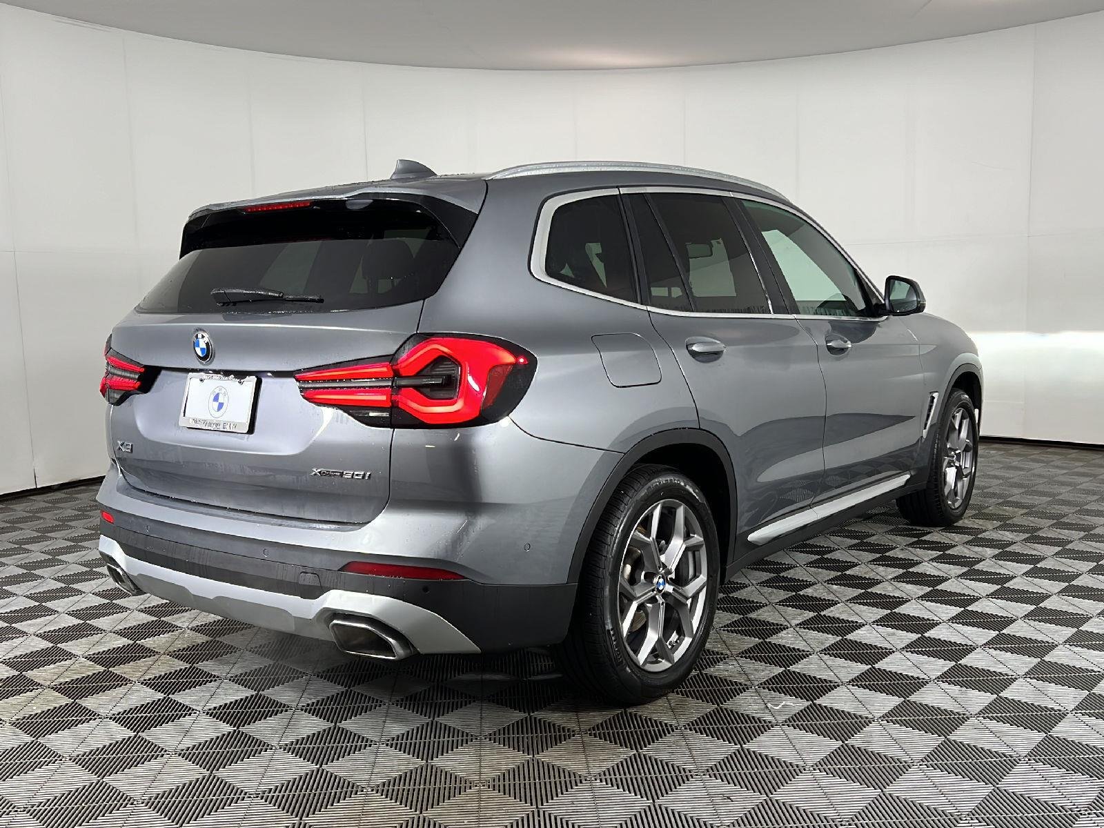 Used 2023 Skyscraper Gray Metallic BMW xDrive30i image 5