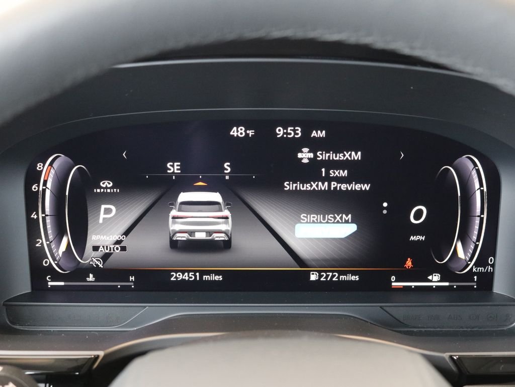 Used 2023 White INFINITI LUXE image 21