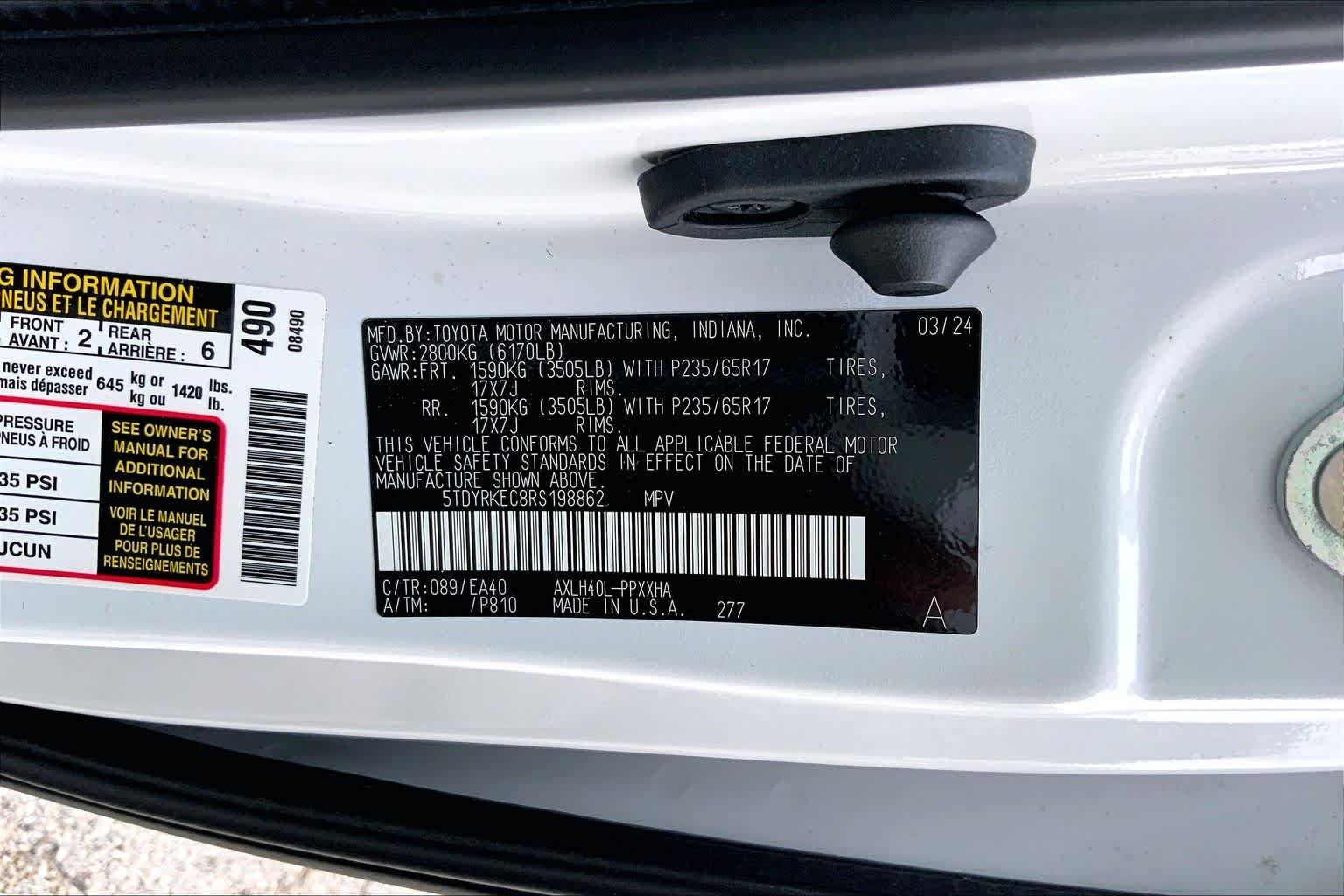 Used 2024 Wind Chill Pearl Toyota XLE image 36