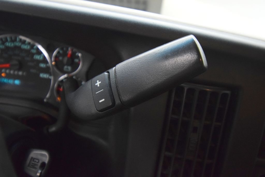 Used 2018 Summit White GMC Work Van image 17