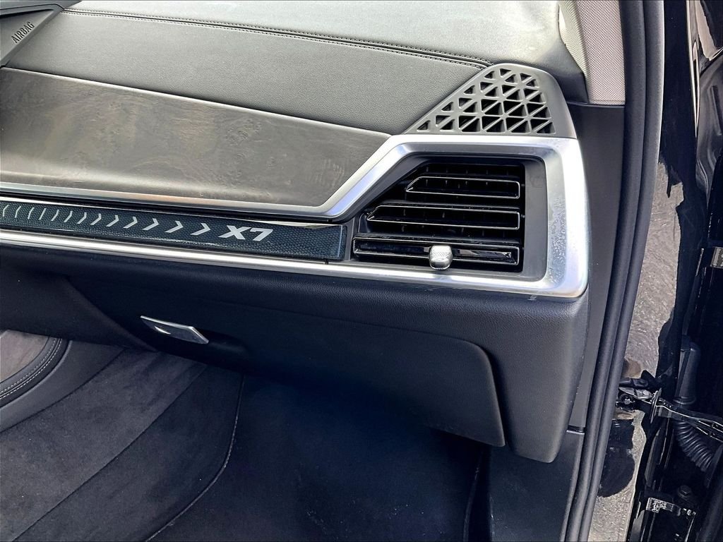 Used 2025 Black BMW xDrive40i image 13