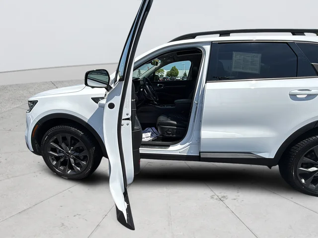 Used 2022 White Kia X-Line SX Prestige image 24