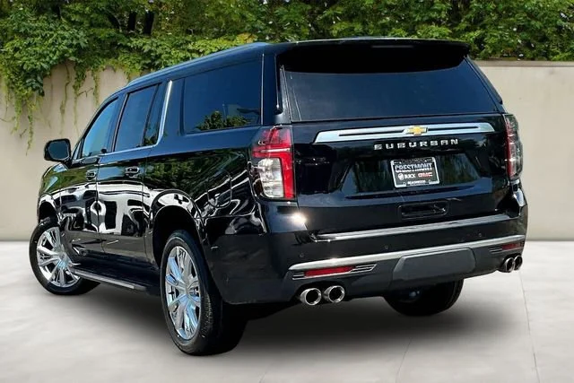 Used 2022 Black Chevrolet High Country image 4