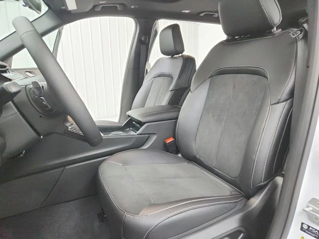 New 2026 Bright White Clear-Coat Exterior Paint Jeep Altitude image 19