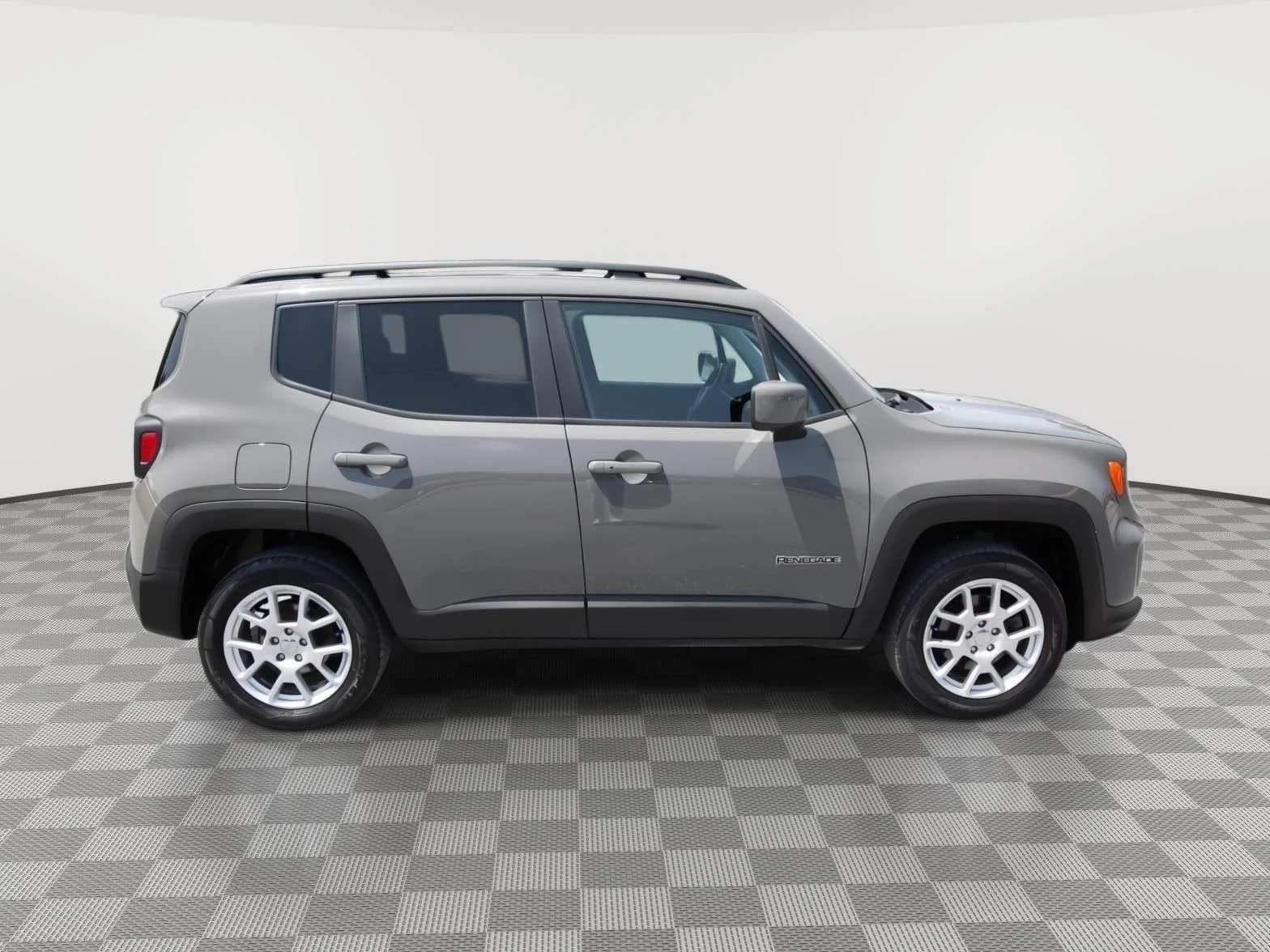 Used 2021 Graphite Gray Jeep Latitude image 4