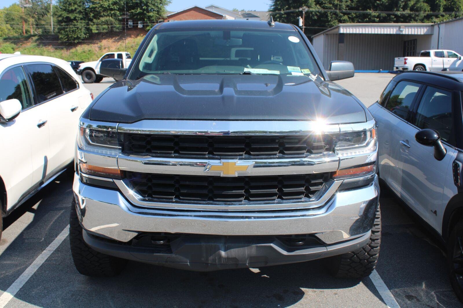 Used 2019 Graphite Metallic Chevrolet LT image 2