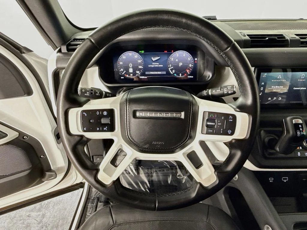 Used 2024 White Land Rover S image 11