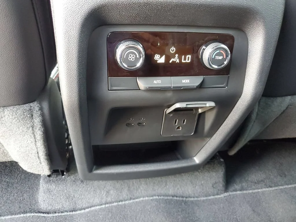 New 2026 Polar White Tricoat Chevrolet Z71 image 28