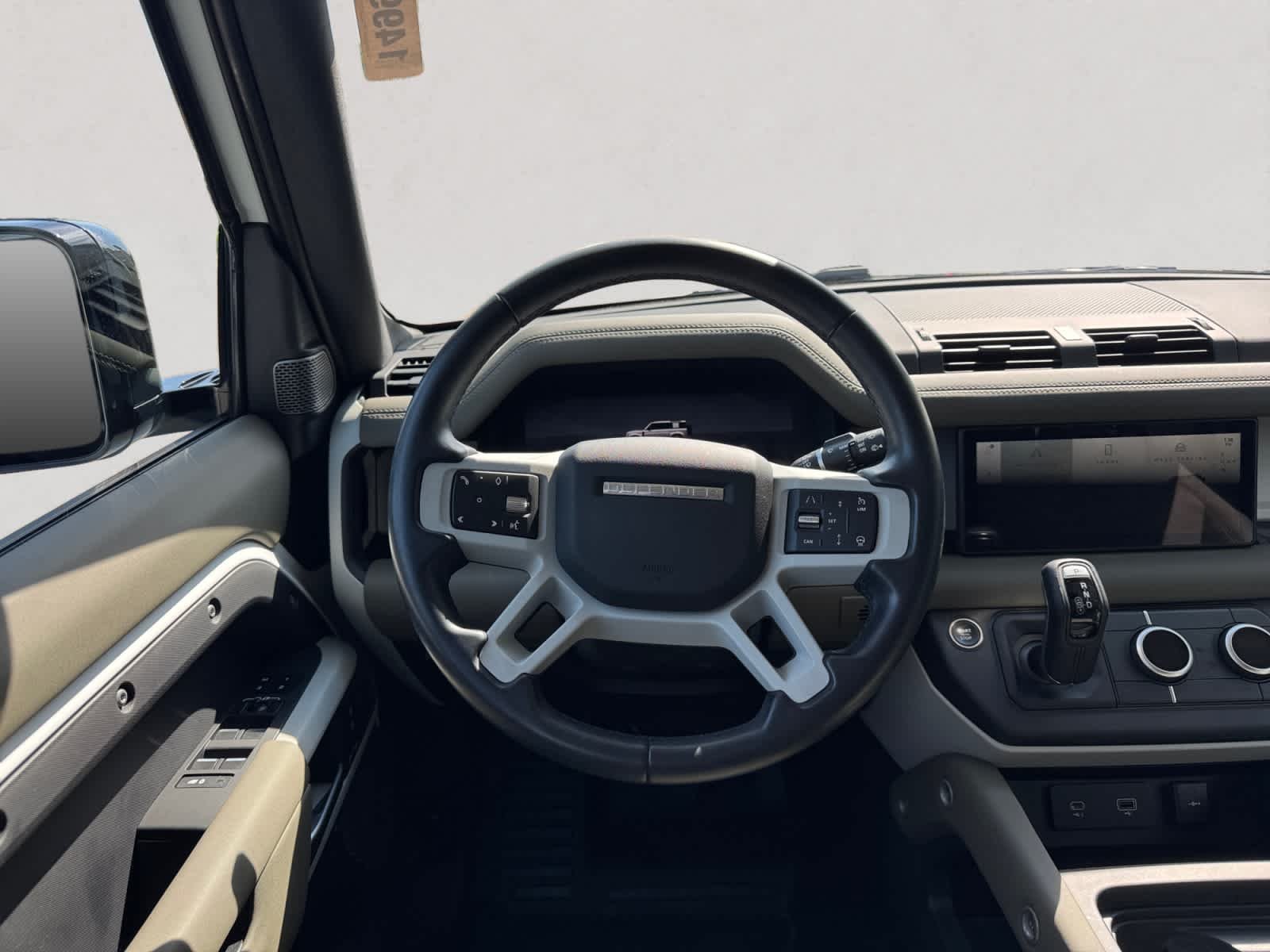Used 2024  Land Rover S image 12