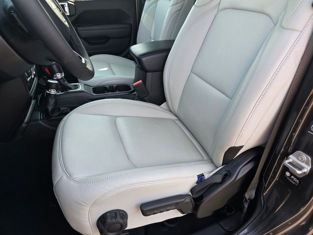 Used 2023 Gray Jeep Sport S image 23