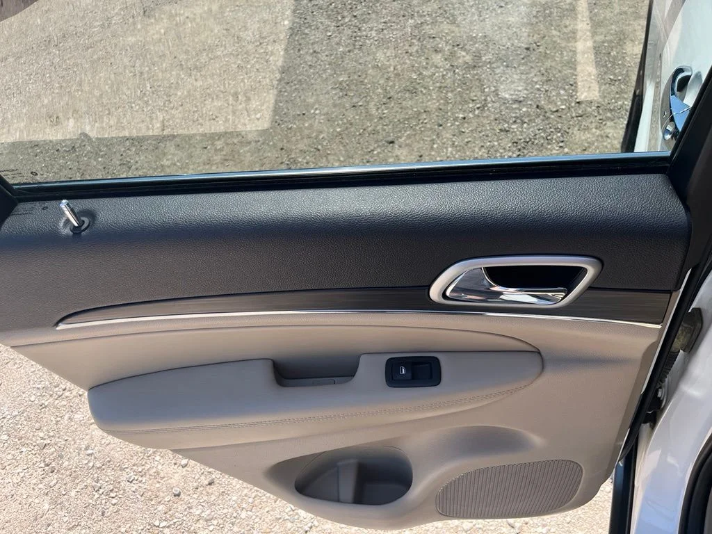 Used 2019 Bright White Clearcoat Jeep Limited image 29
