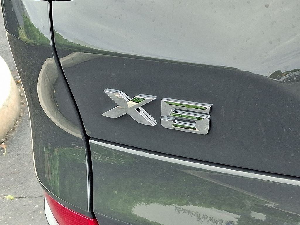 New 2026 Dravit Grey Metallic BMW xDrive50e image 11