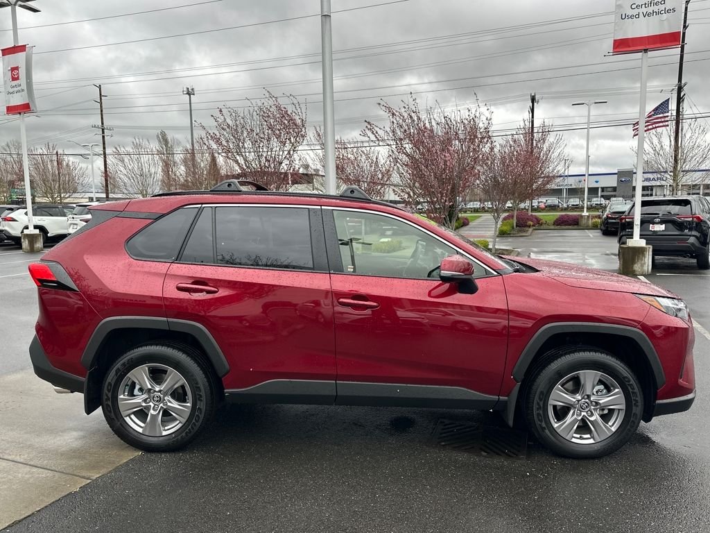 2025 Toyota RAV4 XLE - Photo 6