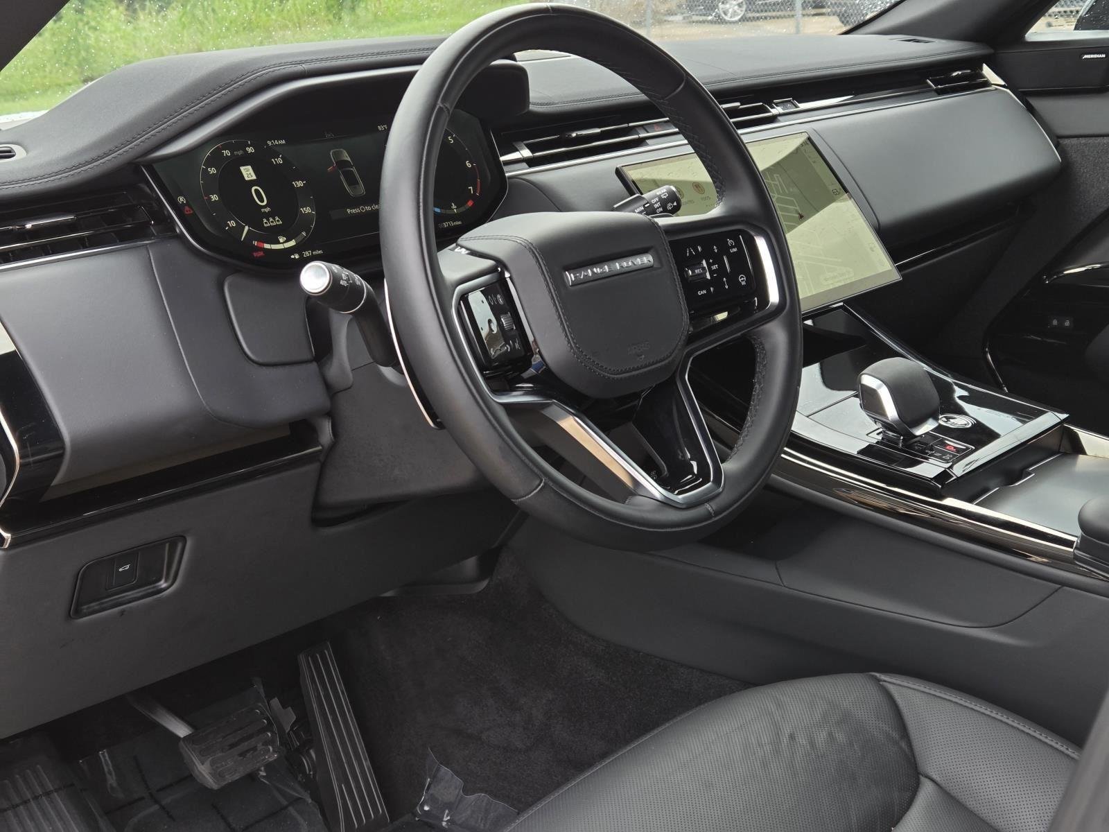 Used 2025 Fuji White Land Rover SE image 34