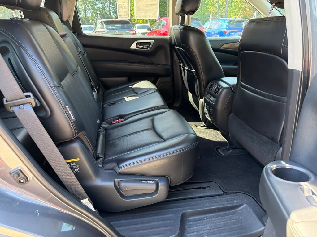 Used 2020 Gray Nissan Platinum image 16