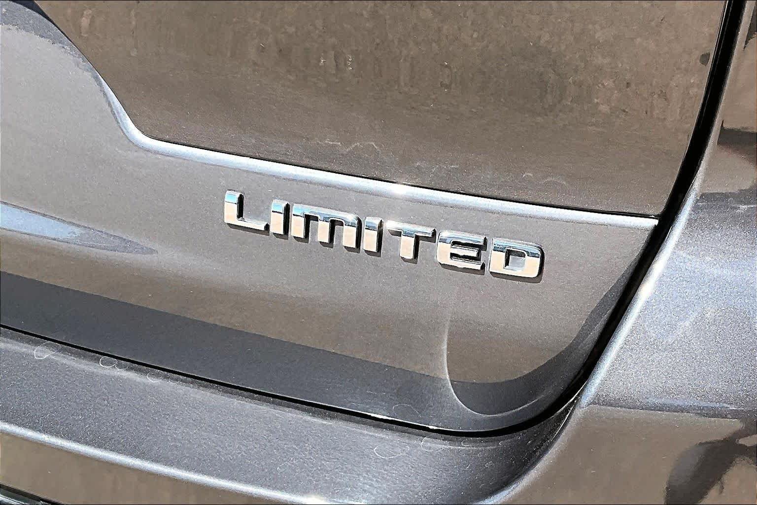 Used 2021 Baltic Gray Metallic Clearcoat Jeep Limited image 8