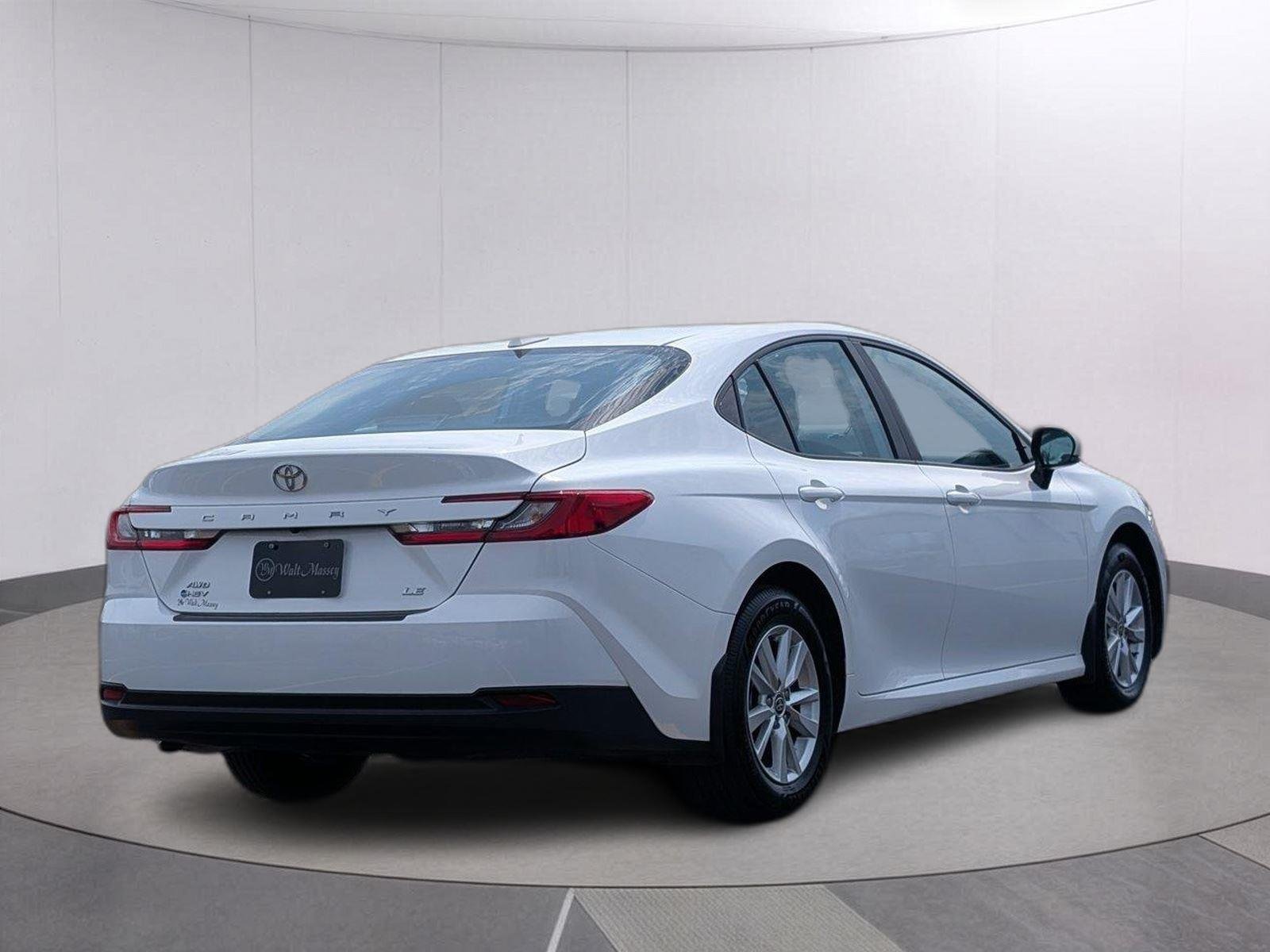 Used 2025 Ice Cap Toyota LE image 5