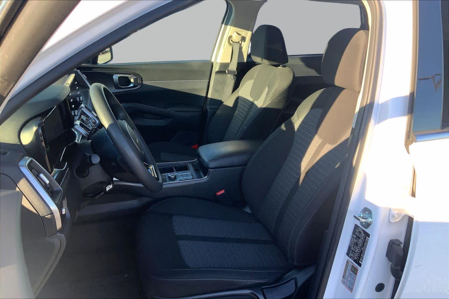Used 2023 Glacial White Pearl Kia LX image 8