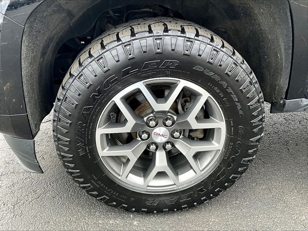 Used 2022 Black GMC AT4 w/Cloth image 7