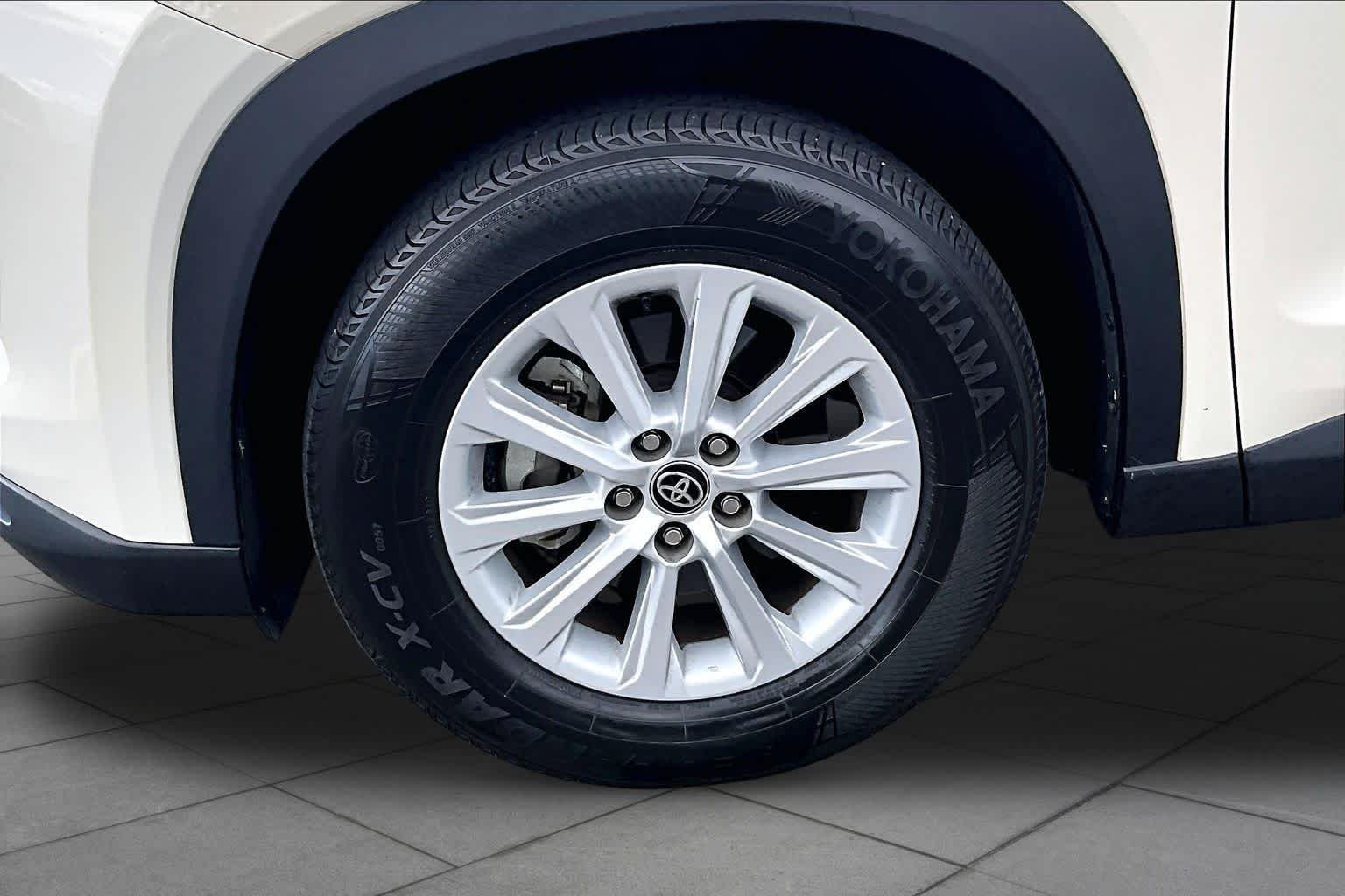 Used 2024 Coastal Cream Toyota XLE image 10
