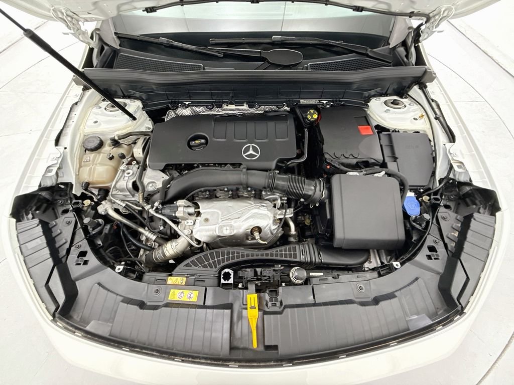 Used 2023 Polar White Mercedes-Benz GLB 250 image 27