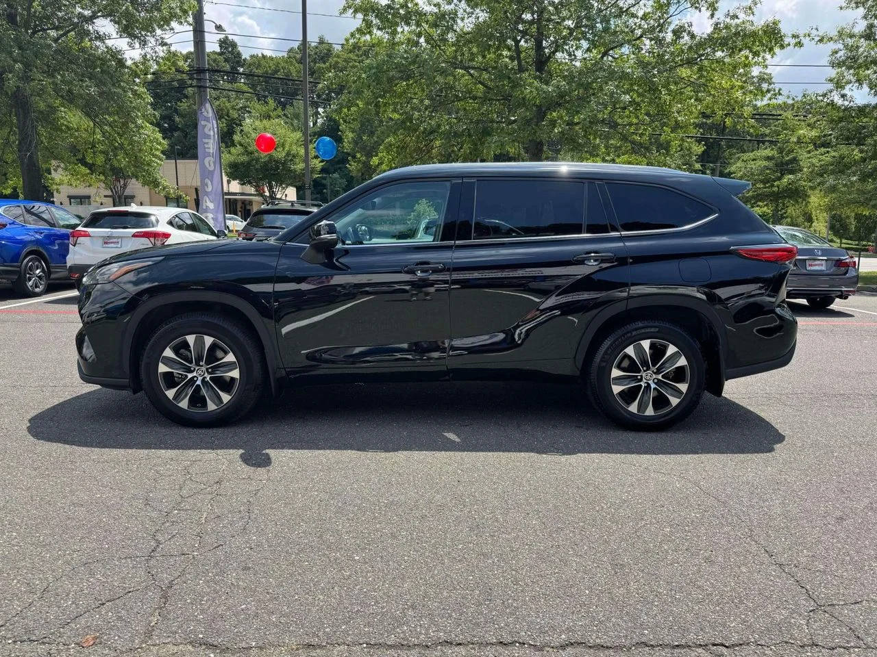 Used 2020 Midnight Black Metallic Toyota XLE image 5