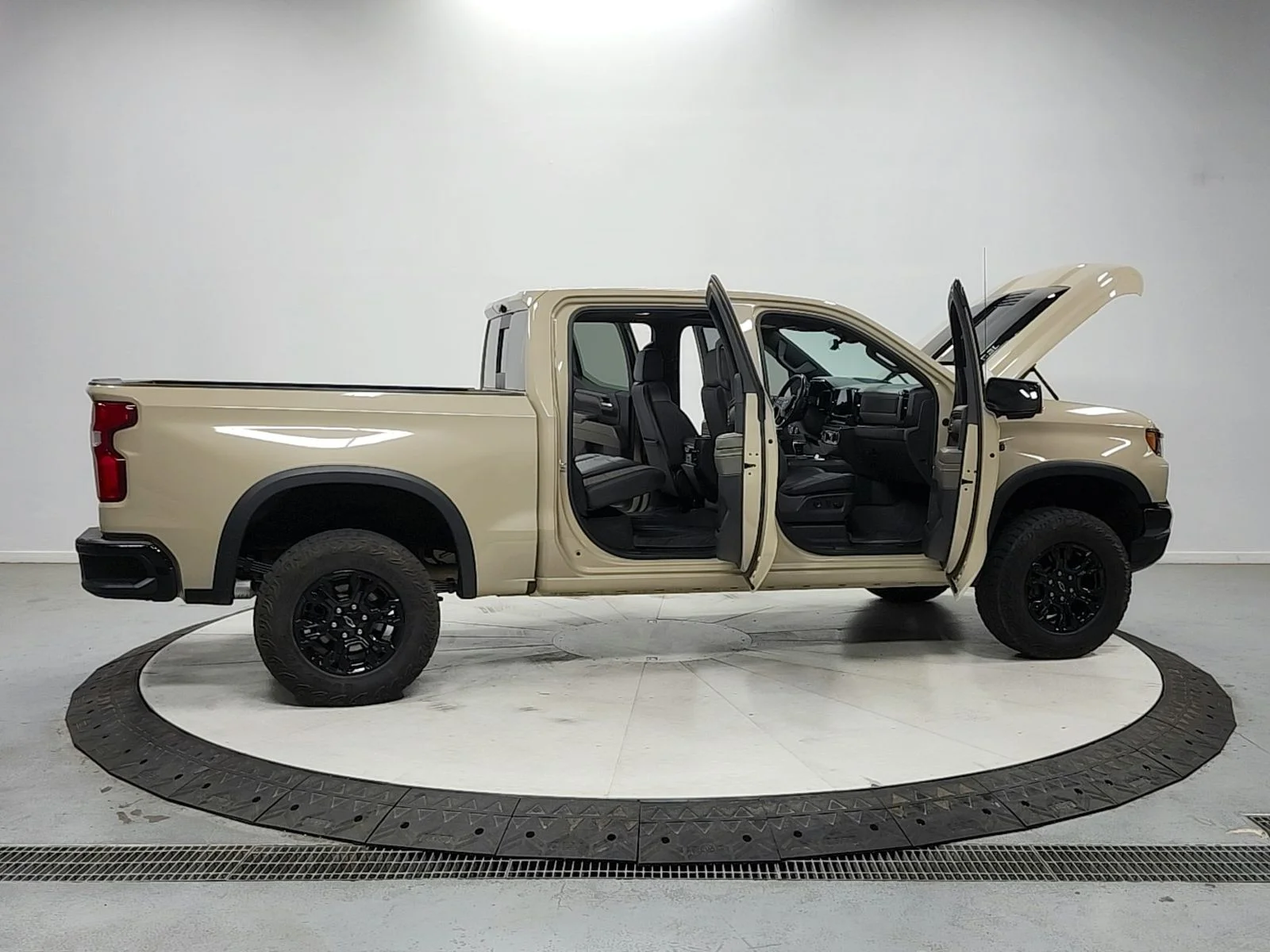 Used 2023  Chevrolet ZR2 image 16