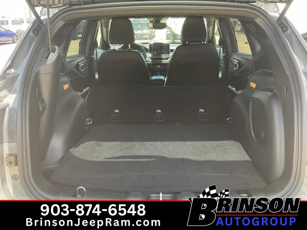 Used 2023 Grey Jeep Altitude image 10