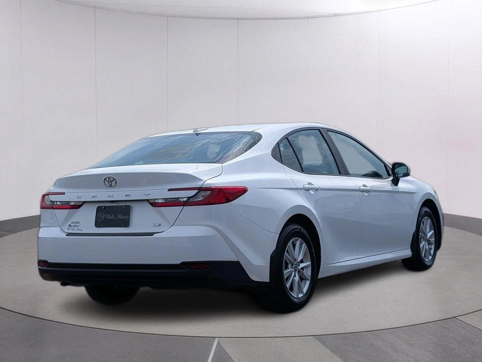 Used 2025 Ice Cap Toyota LE image 5