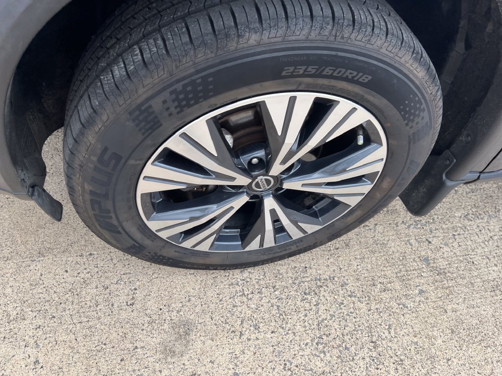 Used 2021 Gray Nissan SV image 9