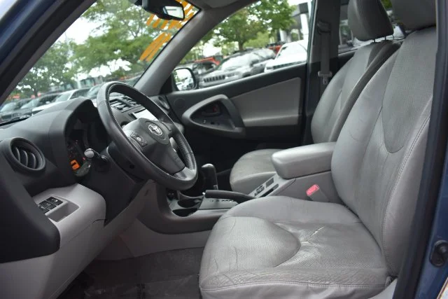 Used 2010 Blue Toyota Limited image 25