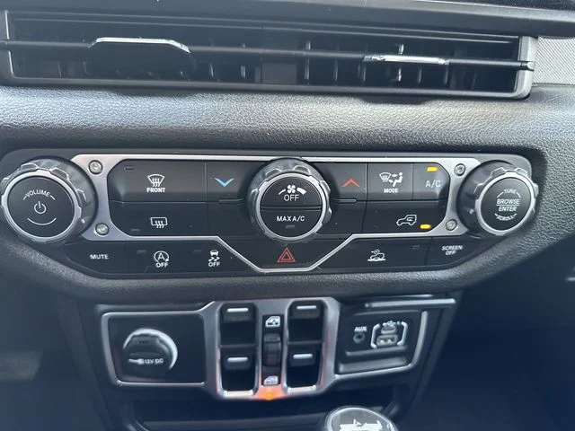 Used 2024 Gray Jeep Sport S image 19