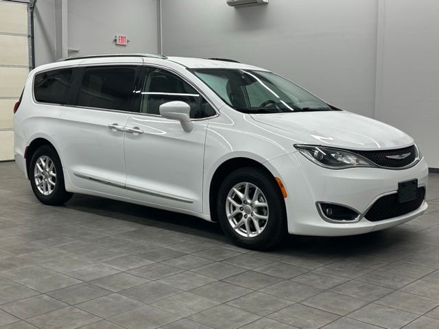 2020 Chrysler Pacifica Touring L's photo