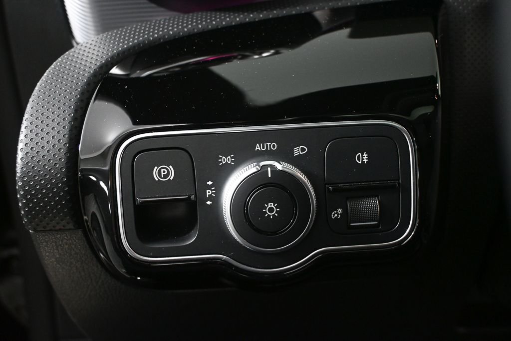 Used 2022 Black Mercedes-Benz CLA 250 image 9