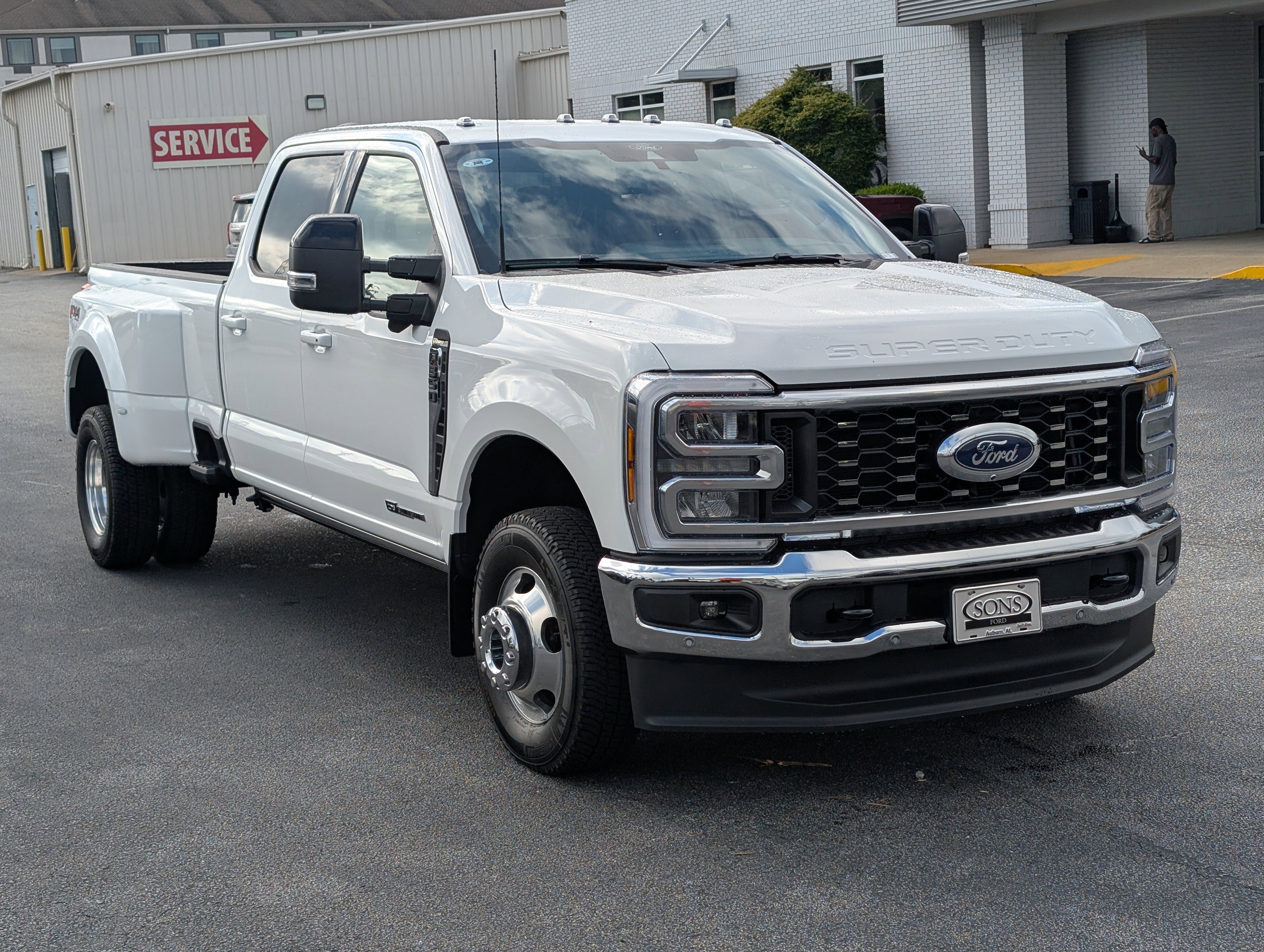 New 2026 Star White Metallic Tri-Coat FORD F-350® Lariat® image 4