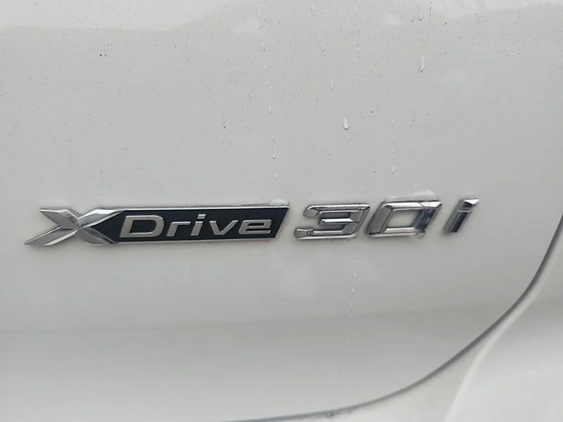 Used 2022 White BMW xDrive30i image 8