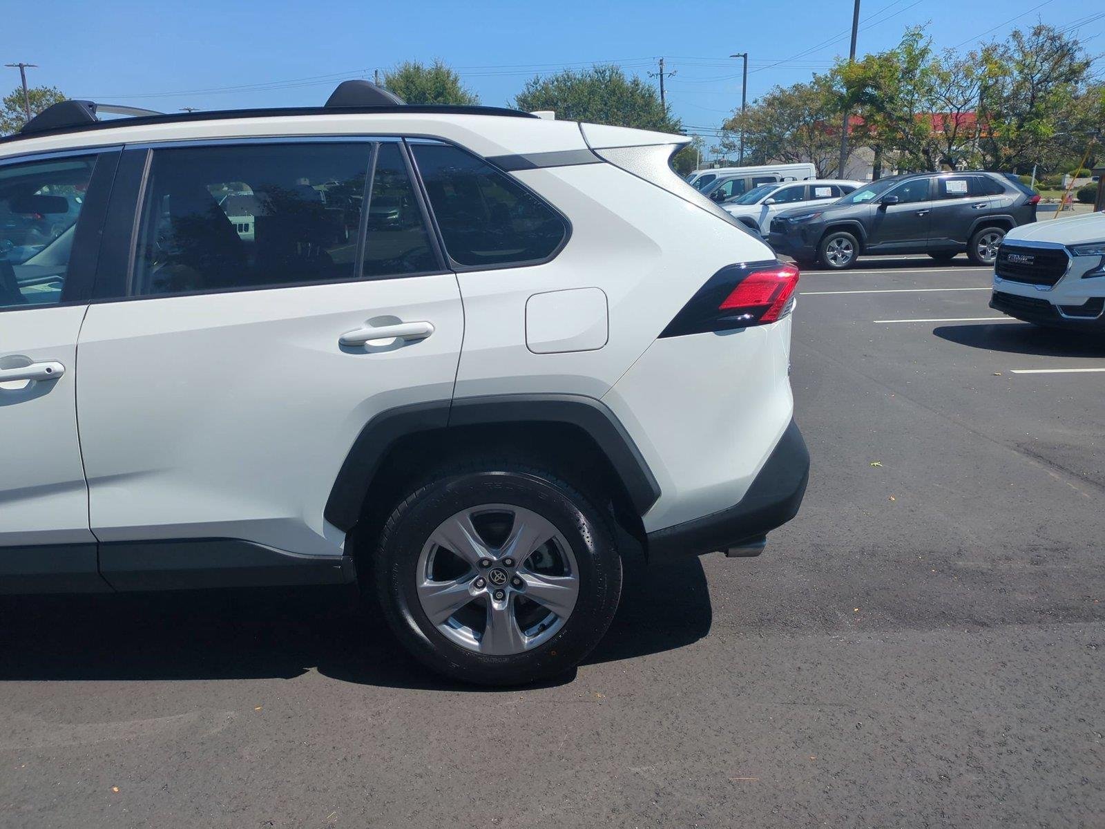 Used 2022 White TOYOTA  image 11