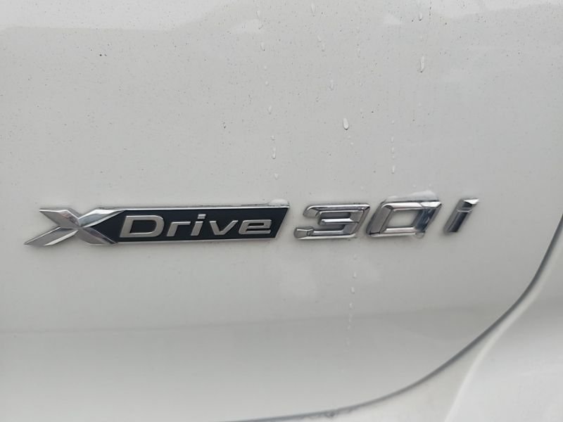 Used 2022 White BMW xDrive30i image 8