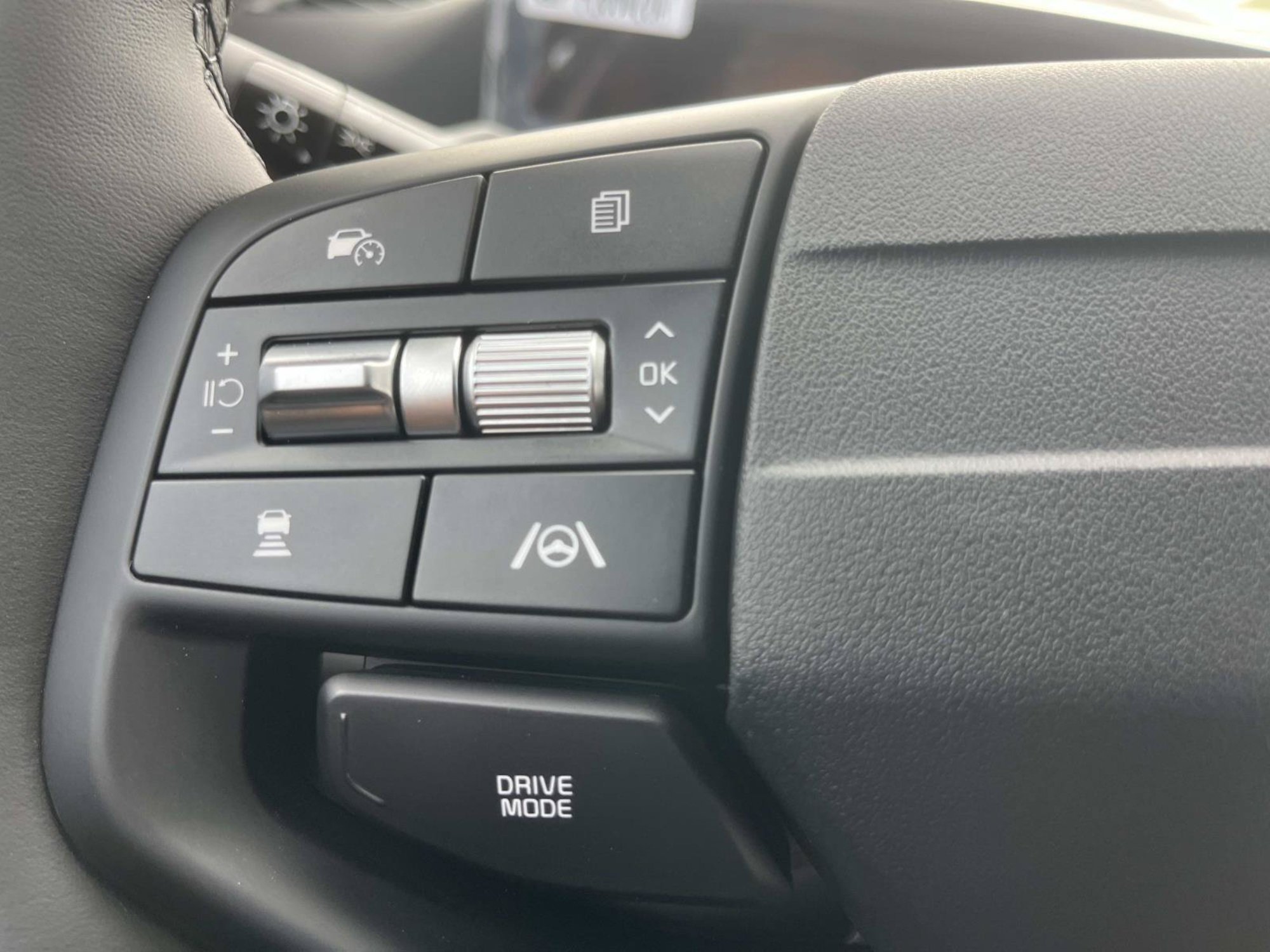 New 2027 Glacial White Pearl Kia LX image 24