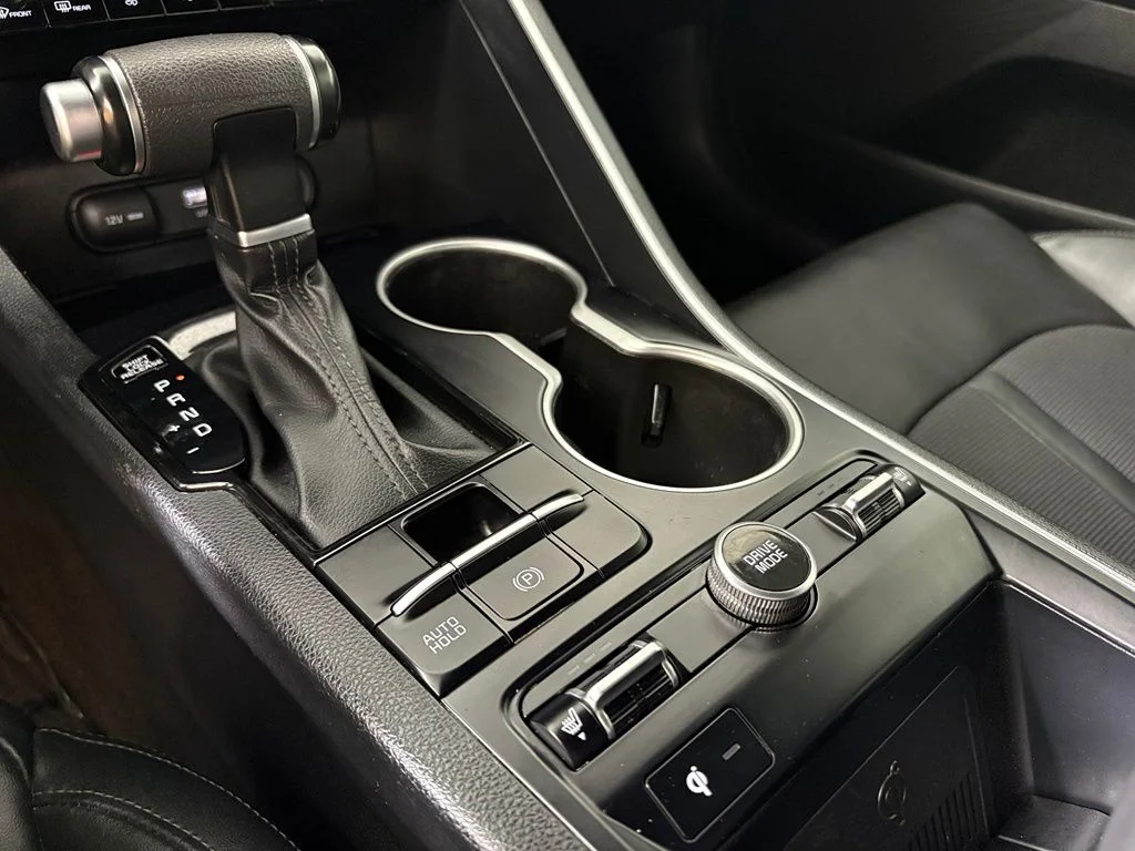 Used 2022 White Kia GT-Line image 32