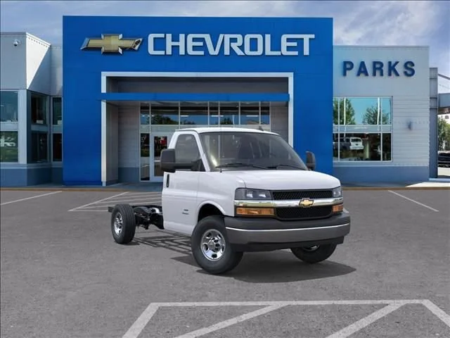 2025 Chevrolet Express Cutaway 3500 1WT